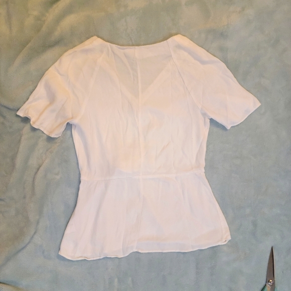 Kismet white flowy front tie blouse size M - Picture 6 of 11
